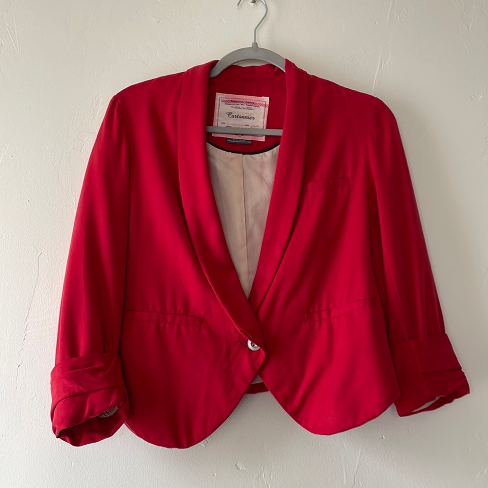 Anthropologie Cartonnier, Red cropped blazer, pleated sleeves.